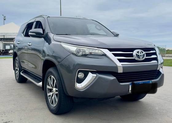 TOYOTA HILUX 2.8 SRX 4X4 CD 16V DIESEL 4P AUTOMÁTICO TOYOTA HILUX 2.8 SRX 4X4 CD 16V DIESEL 4P AUTOMÁTICO